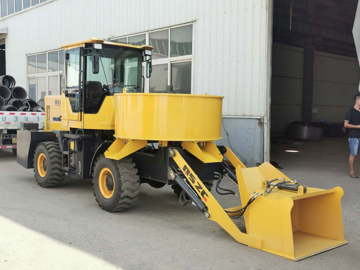 全液壓多功能攪拌車(chē)